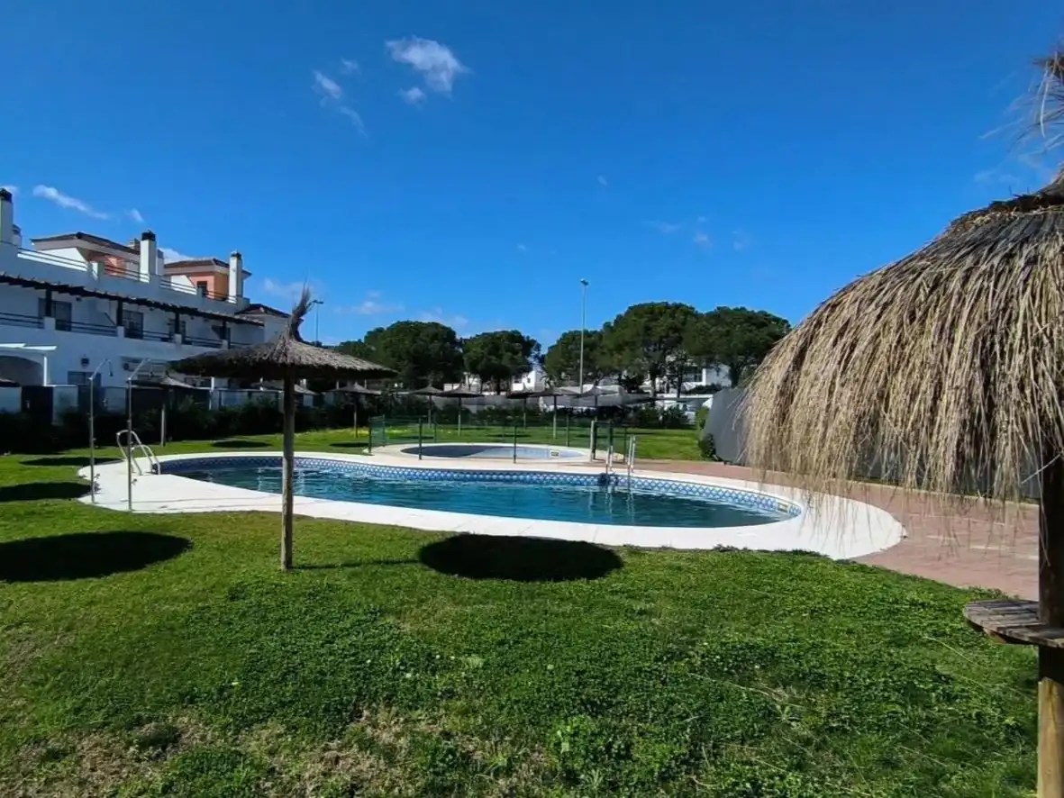 Einfamilien-Reihenhaus zum Verkauf in Calle Ãlmanzor, 19, Dehesa - Monacilla Schwimmbecken von Einfamilien-Reihenhaus zum Verkauf in Aljaraque mit Klimaanlage und Balkon