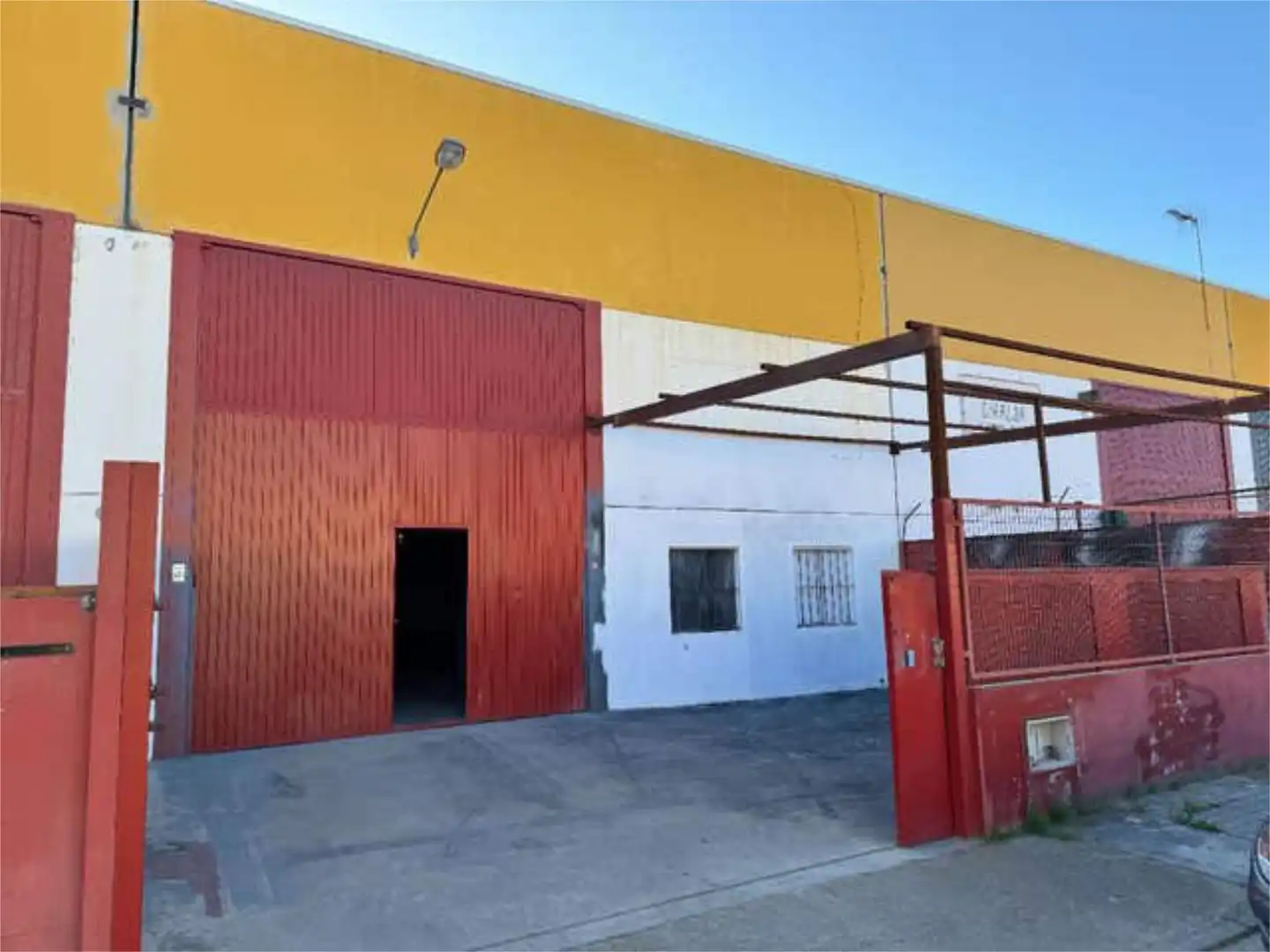 Fabrikhallen zur Miete in La Puebla del Río Fabrikhallen zur Miete in La Puebla del Río
