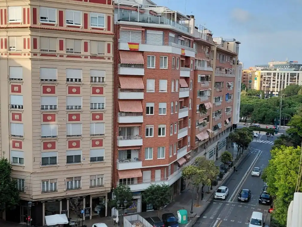 Wohnung zur Miete in Carrer del Mestre Racional, 12, Gran Via Außenansicht von Wohnung zur Miete in Valencia Capital mit Klimaanlage