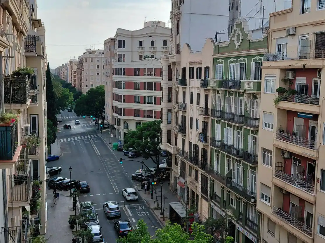 Wohnung zur Miete in Carrer del Mestre Racional, 12, Gran Via Außenansicht von Wohnung zur Miete in Valencia Capital mit Klimaanlage