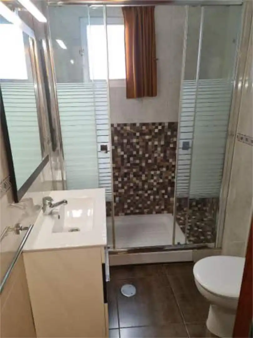 Piso de alquiler en Viñuela - Rescatado Baño de Piso de alquiler en Córdoba con Terraza y Amueblado