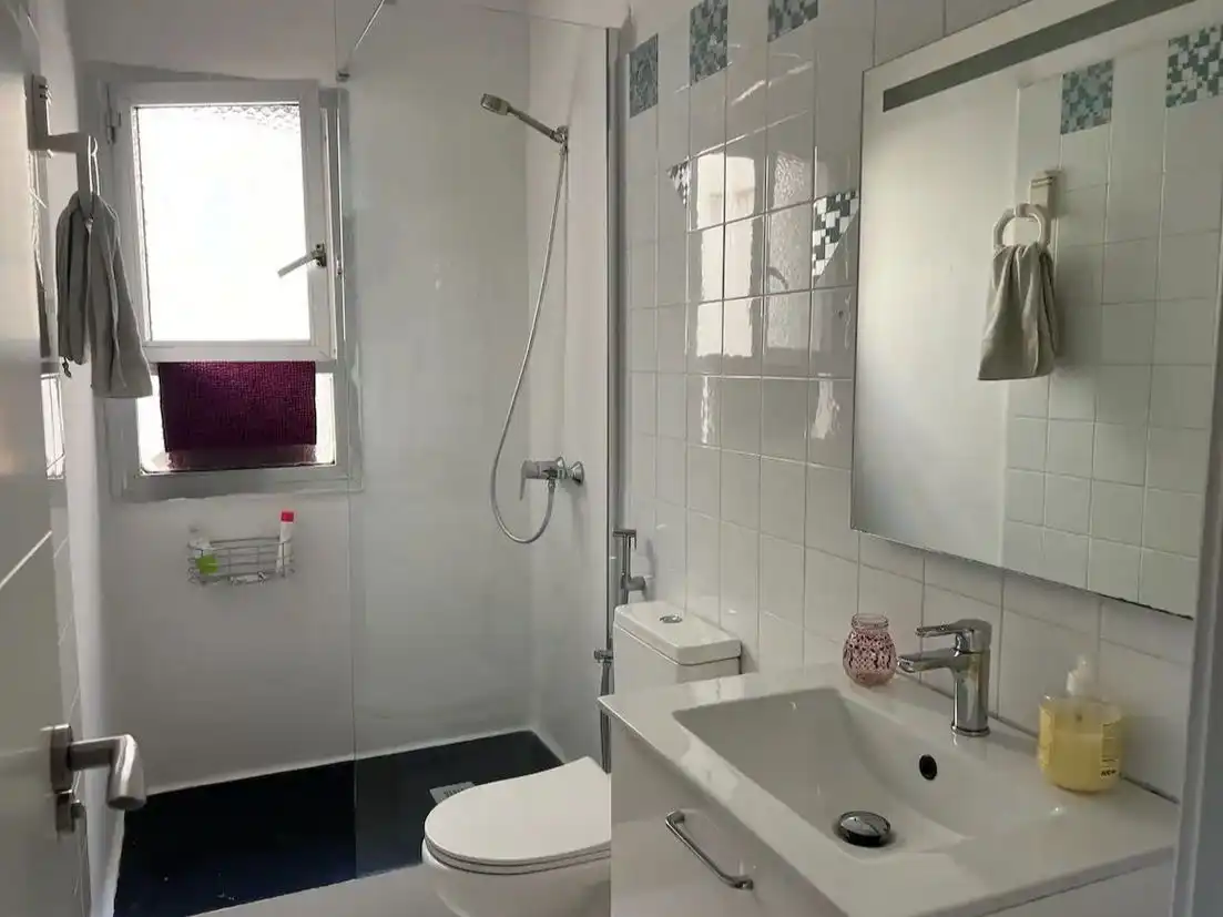 Badezimmer von Wohnung zur untervermieten in Sevilla mit Klimaanlage, Möbliert und Balkon