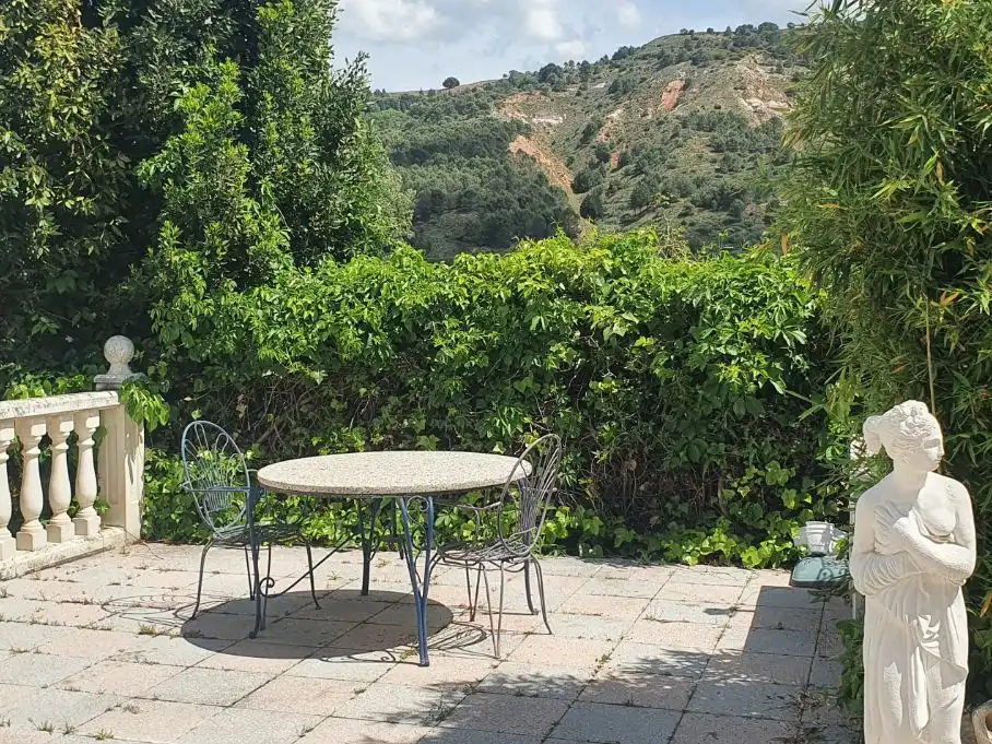Piso en venta en Calle Barrio Nuevo, 5, Iriépal - Taracena - Valdenoches Terraza de Piso en venta en Guadalajara con Jardín privado, Terraza y Piscina