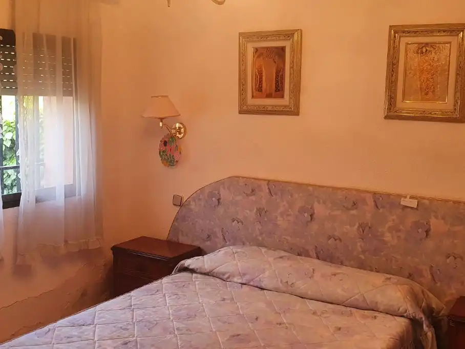 Piso en venta en Calle Barrio Nuevo, 5, Iriépal - Taracena - Valdenoches Habitación de Piso en venta en Guadalajara con Jardín privado, Terraza y Piscina