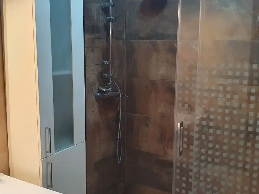 Piso en venta en Calle Barrio Nuevo, 5, Iriépal - Taracena - Valdenoches Baño de Piso en venta en Guadalajara con Jardín privado, Terraza y Piscina