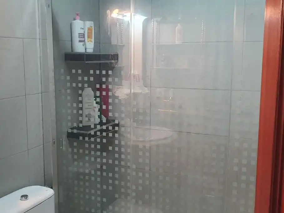 Piso en venta en Calle Barrio Nuevo, 5, Iriépal - Taracena - Valdenoches Baño de Piso en venta en Guadalajara con Jardín privado, Terraza y Piscina