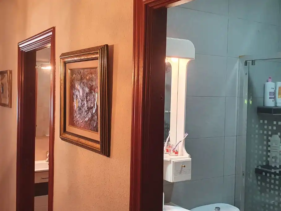 Piso en venta en Calle Barrio Nuevo, 5, Iriépal - Taracena - Valdenoches Baño de Piso en venta en Guadalajara con Jardín privado, Terraza y Piscina