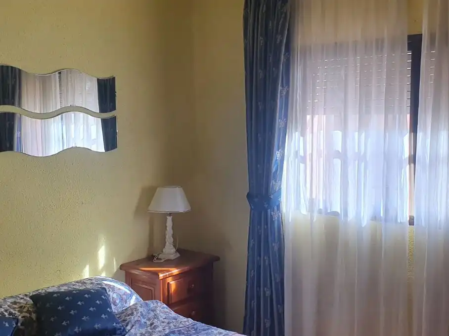 Piso en venta en Calle Barrio Nuevo, 5, Iriépal - Taracena - Valdenoches Habitación de Piso en venta en Guadalajara con Jardín privado, Terraza y Piscina