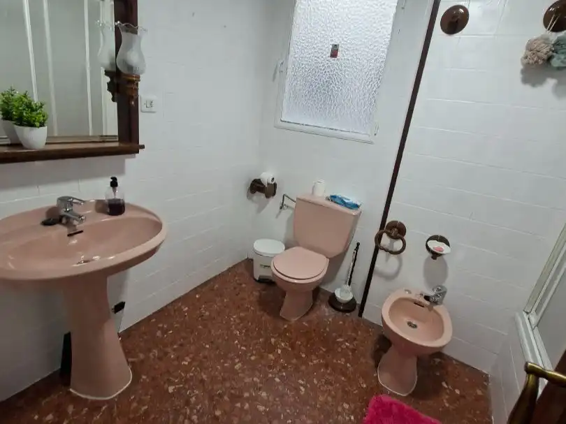 Baño de Piso en venta en Oliva con Aire acondicionado