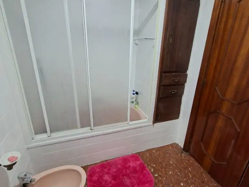 Baño de Piso en venta en Oliva con Aire acondicionado