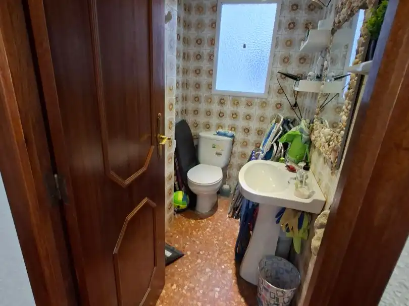 Baño de Piso en venta en Oliva con Aire acondicionado