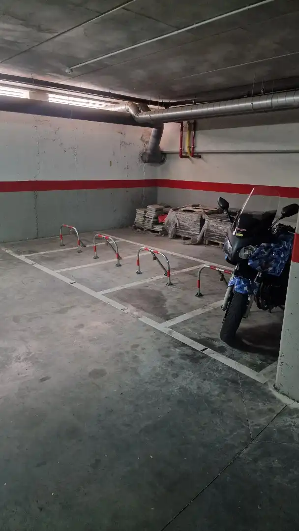 Garaje de alquiler en Calle del Planeta, 3, Pilaríca - Los Santos Parking de Garaje de alquiler en Valladolid