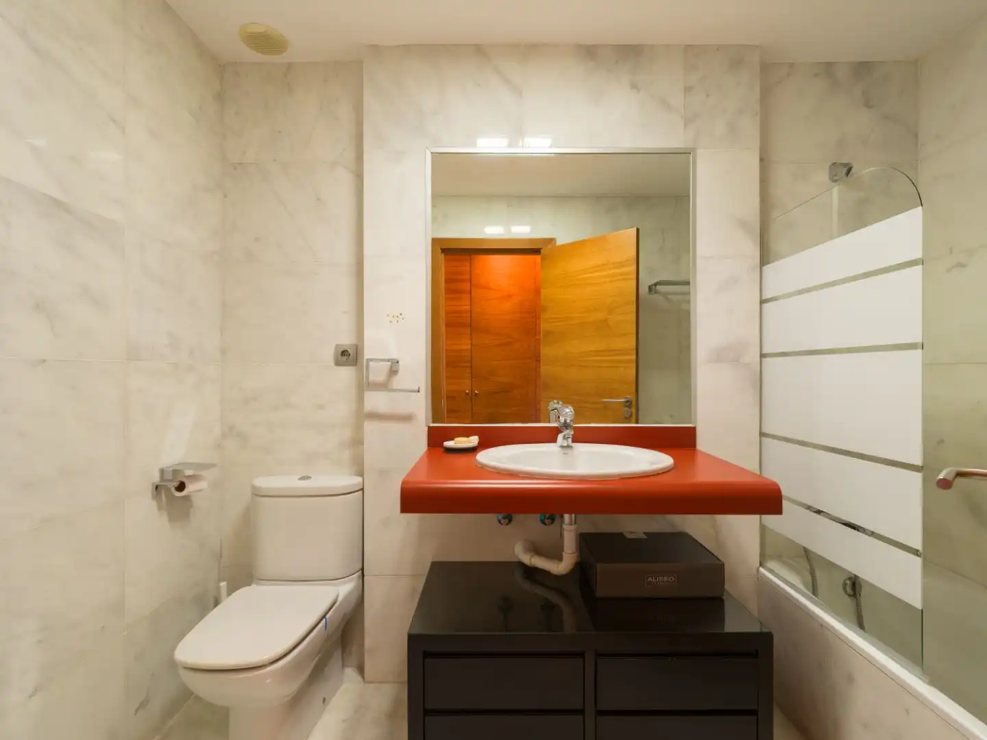 Bathroom of Flat for rent in Las Palmas de Gran Canaria  with Air Conditioner, Parquet flooring and Furnished