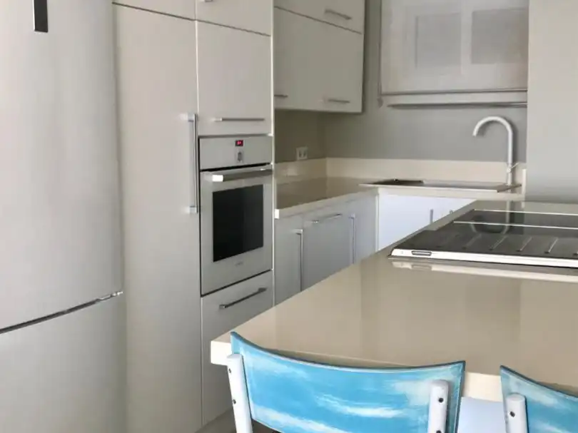 Apartamento de alquiler en Avenida Mar del Sur, 86, Torreguadiaro - San Diego Cocina de Apartamento de alquiler en Sotogrande con Calefacción, Parquet y Amueblado