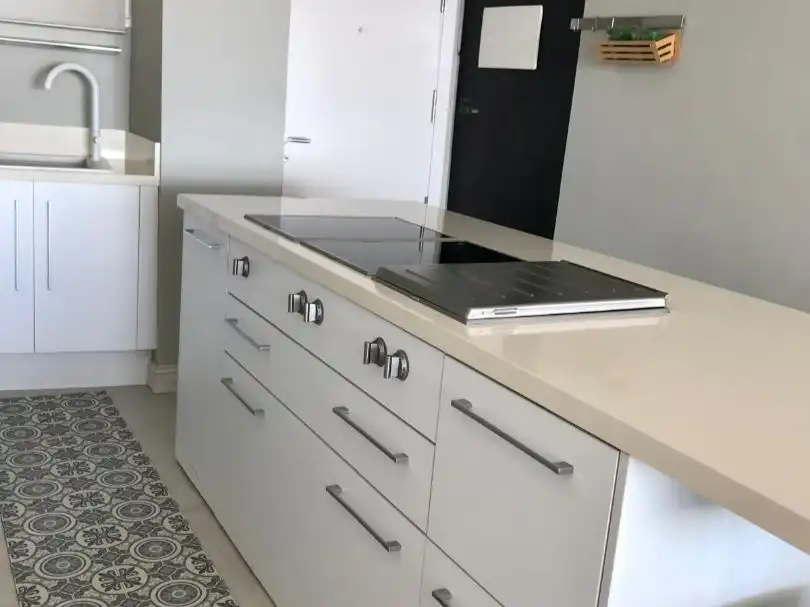 Apartamento de alquiler en Avenida Mar del Sur, 86, Torreguadiaro - San Diego Cocina de Apartamento de alquiler en Sotogrande con Calefacción, Parquet y Amueblado