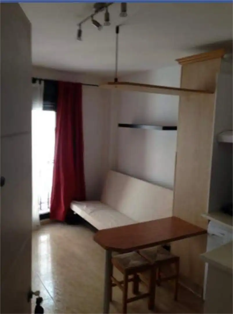 Habitación de Apartamento de alquiler en Toledo con Calefacción y Amueblado