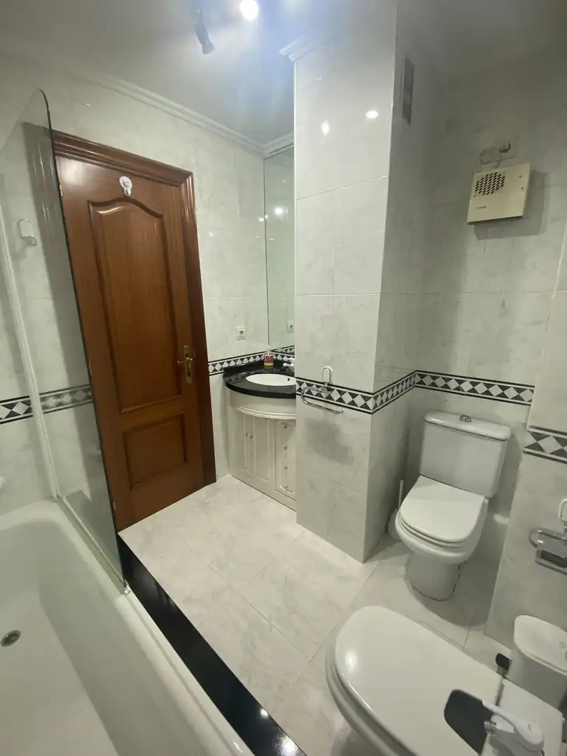 Piso en venta en Avenida Doutor Fleming, 73, Centro Baño de Piso en venta en Ferrol con Balcón