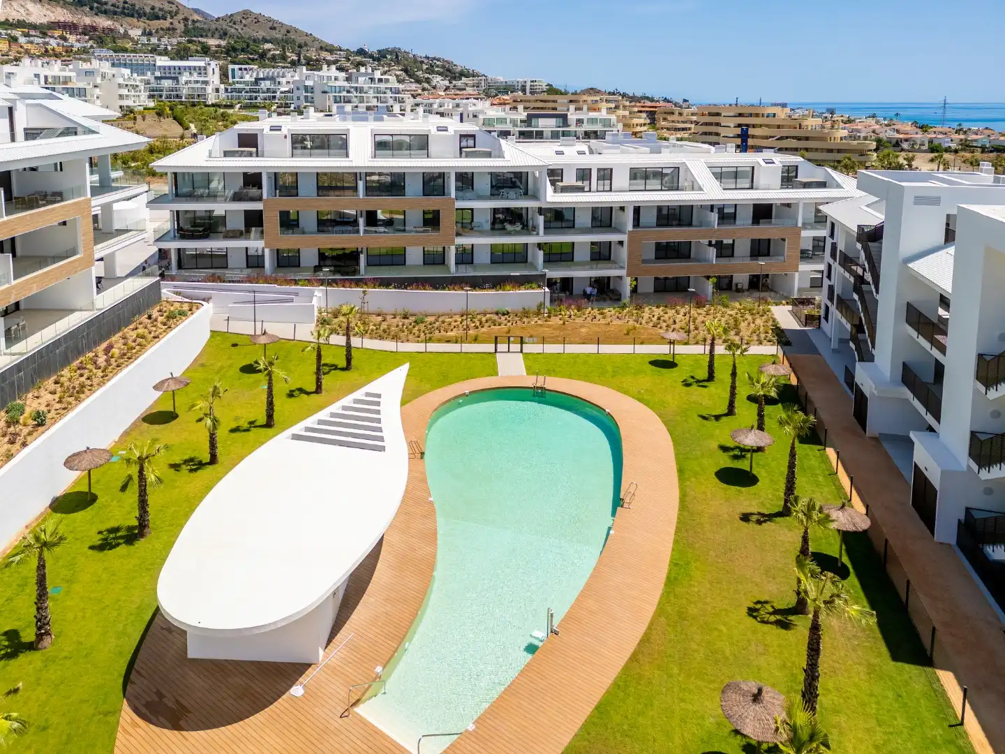 Vista exterior de Pis de lloguer en Fuengirola amb Aire condicionat, Calefacció i Jardí privat