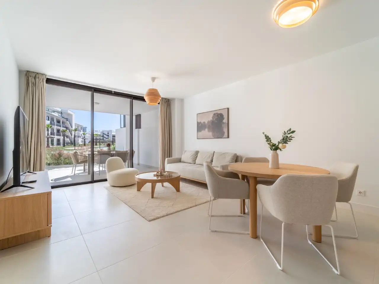 Sala d'estar de Pis de lloguer en Fuengirola amb Aire condicionat, Calefacció i Jardí privat
