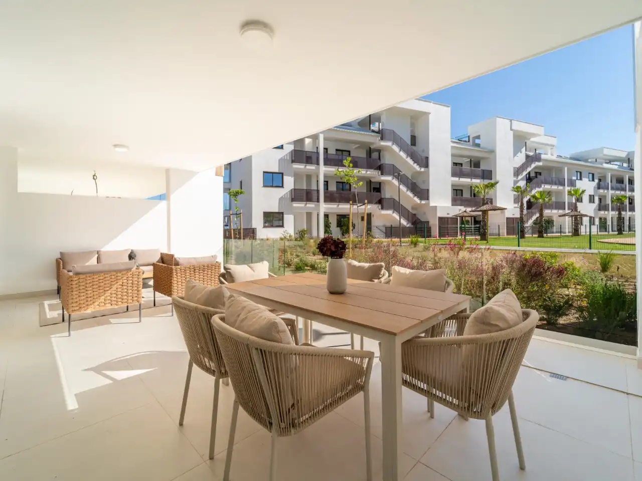 Terrassa de Pis de lloguer en Fuengirola amb Aire condicionat, Calefacció i Jardí privat