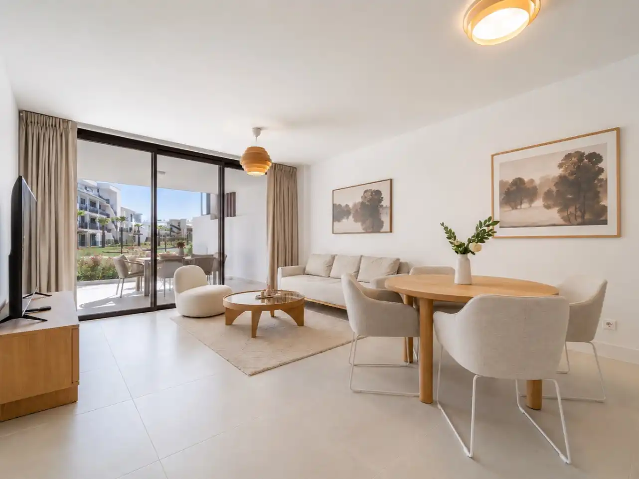Sala d'estar de Pis de lloguer en Fuengirola amb Aire condicionat, Calefacció i Jardí privat