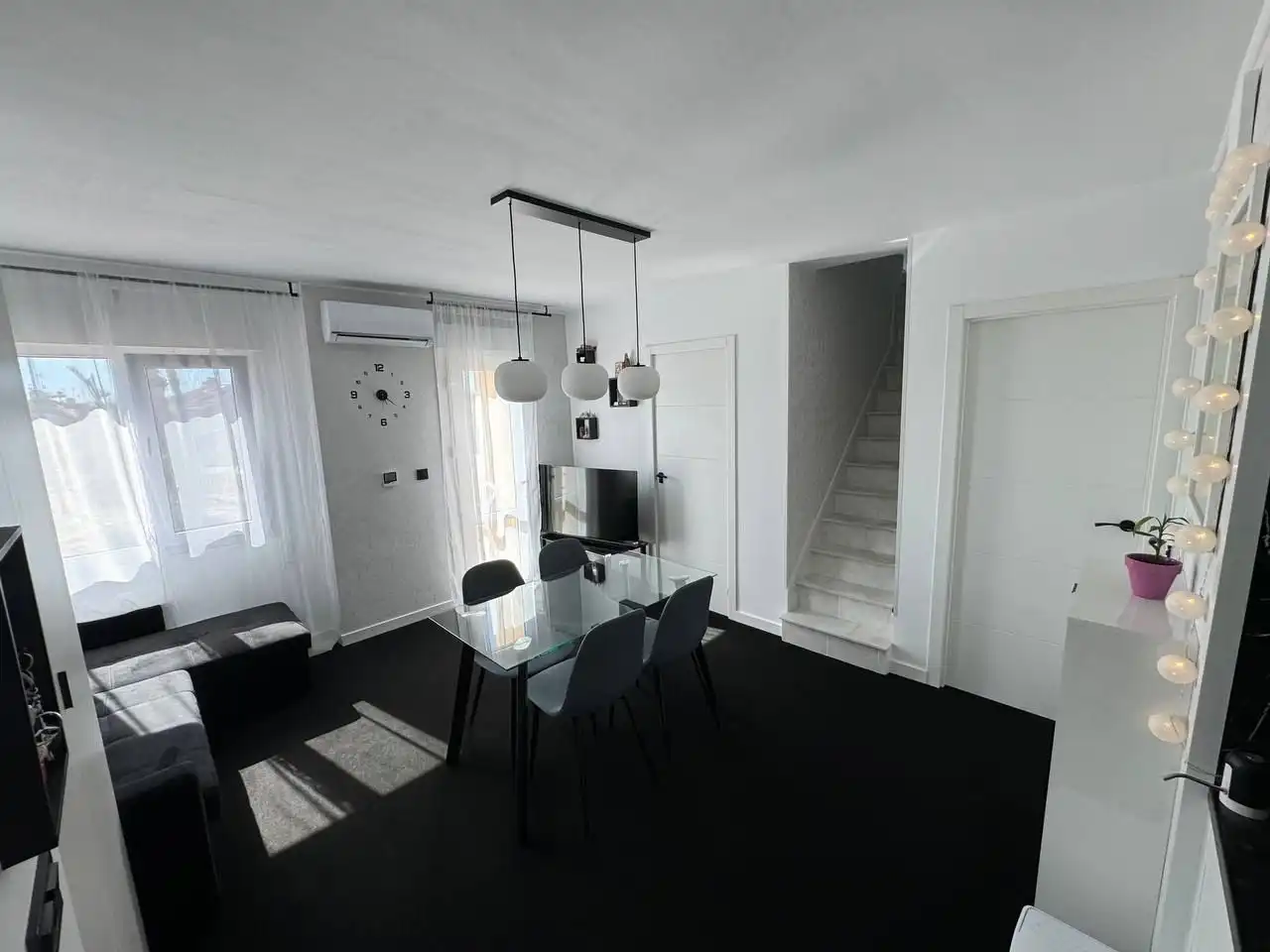 Dúplex en venta en Calle Francisco Diez Martinez, 1, Zona Carrefour - Urbanizaciones Comedor de Dúplex en venta en Torrevieja con Aire acondicionado, Terraza y Piscina