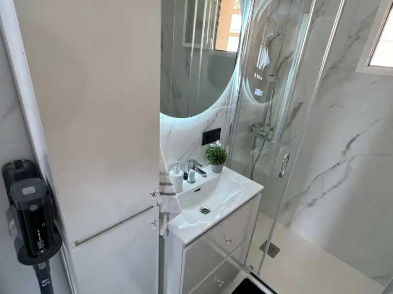 Dúplex en venta en Calle Francisco Diez Martinez, 1, Zona Carrefour - Urbanizaciones Baño de Dúplex en venta en Torrevieja con Aire acondicionado, Terraza y Piscina