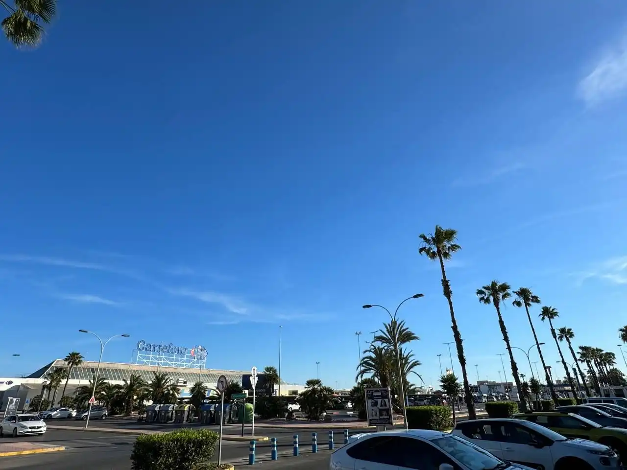 Dúplex en venta en Calle Francisco Diez Martinez, 1, Zona Carrefour - Urbanizaciones Vista exterior de Dúplex en venta en Torrevieja con Aire acondicionado, Terraza y Piscina