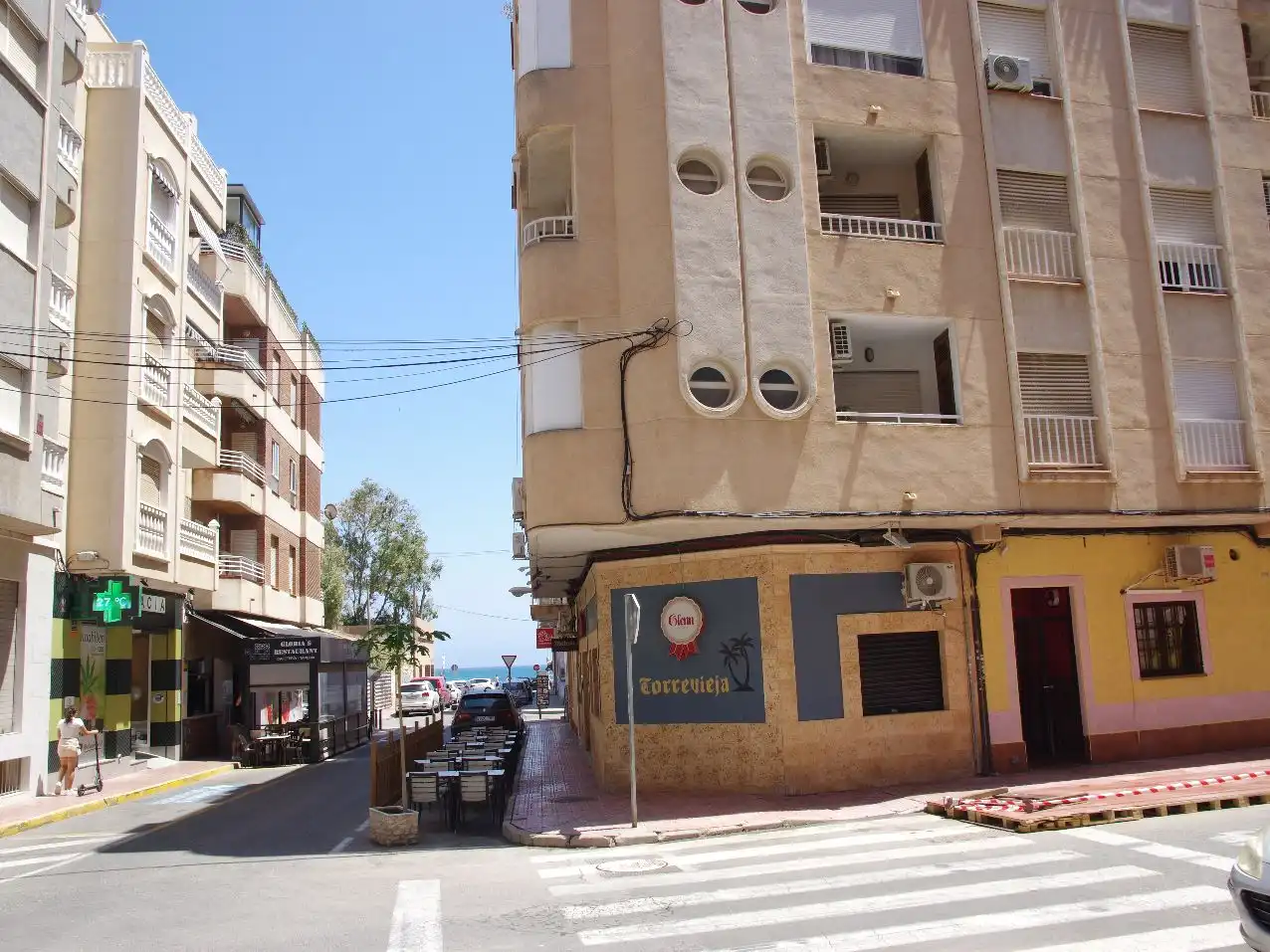 Außenansicht von Wohnung zum Verkauf in Torrevieja mit Klimaanlage und Terrasse