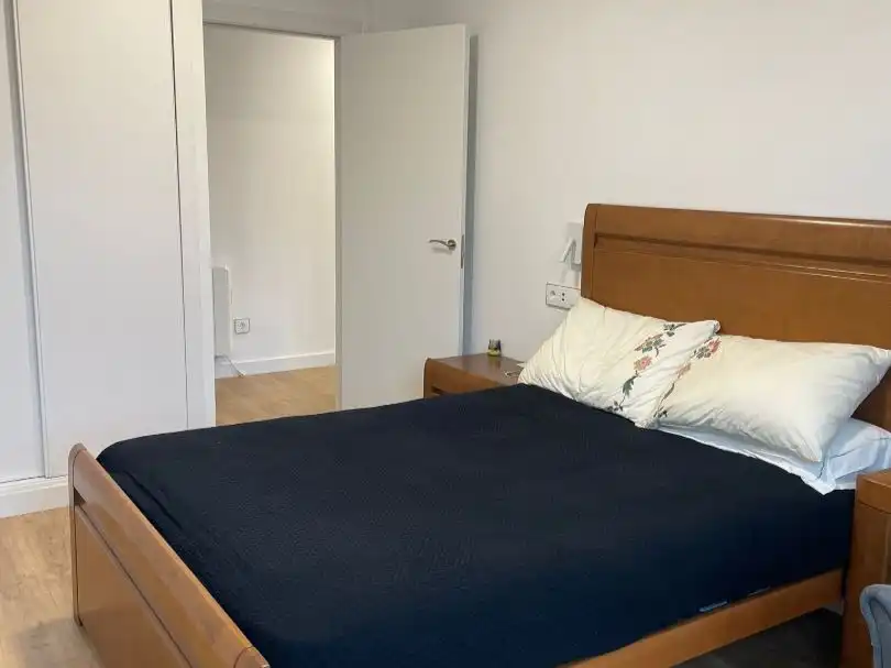 Habitación de Piso de alquiler en Oleiros con Amueblado y Parking comunitario