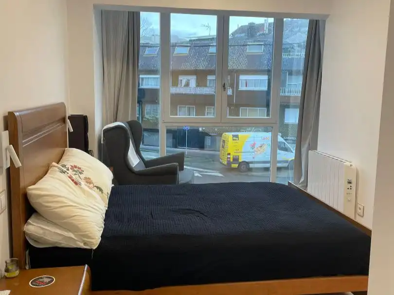 Habitación de Piso de alquiler en Oleiros con Amueblado y Parking comunitario