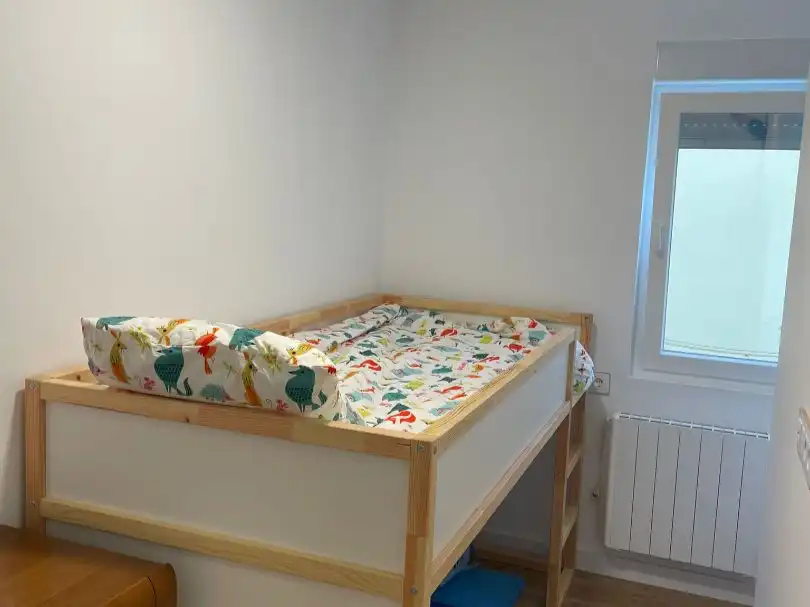 Habitación de Piso de alquiler en Oleiros con Amueblado y Parking comunitario