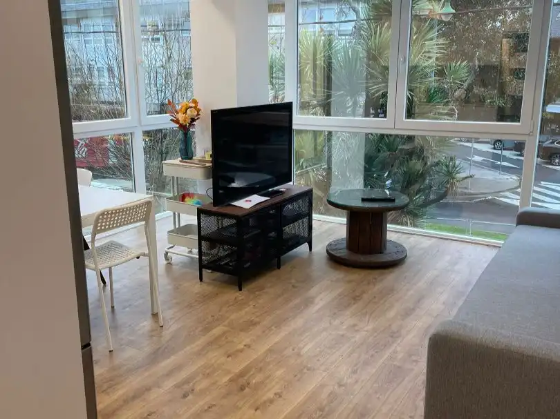 Sala de estar de Piso de alquiler en Oleiros con Amueblado y Parking comunitario