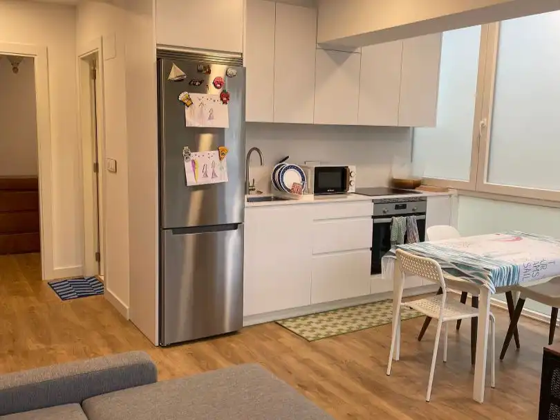 Cocina de Piso de alquiler en Oleiros con Amueblado y Parking comunitario