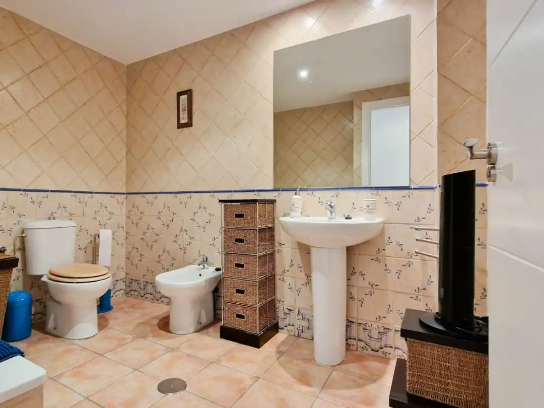 Bathroom of Apartments for rent in Badajoz  with Air Conditioner, Heating and Parquet flooring