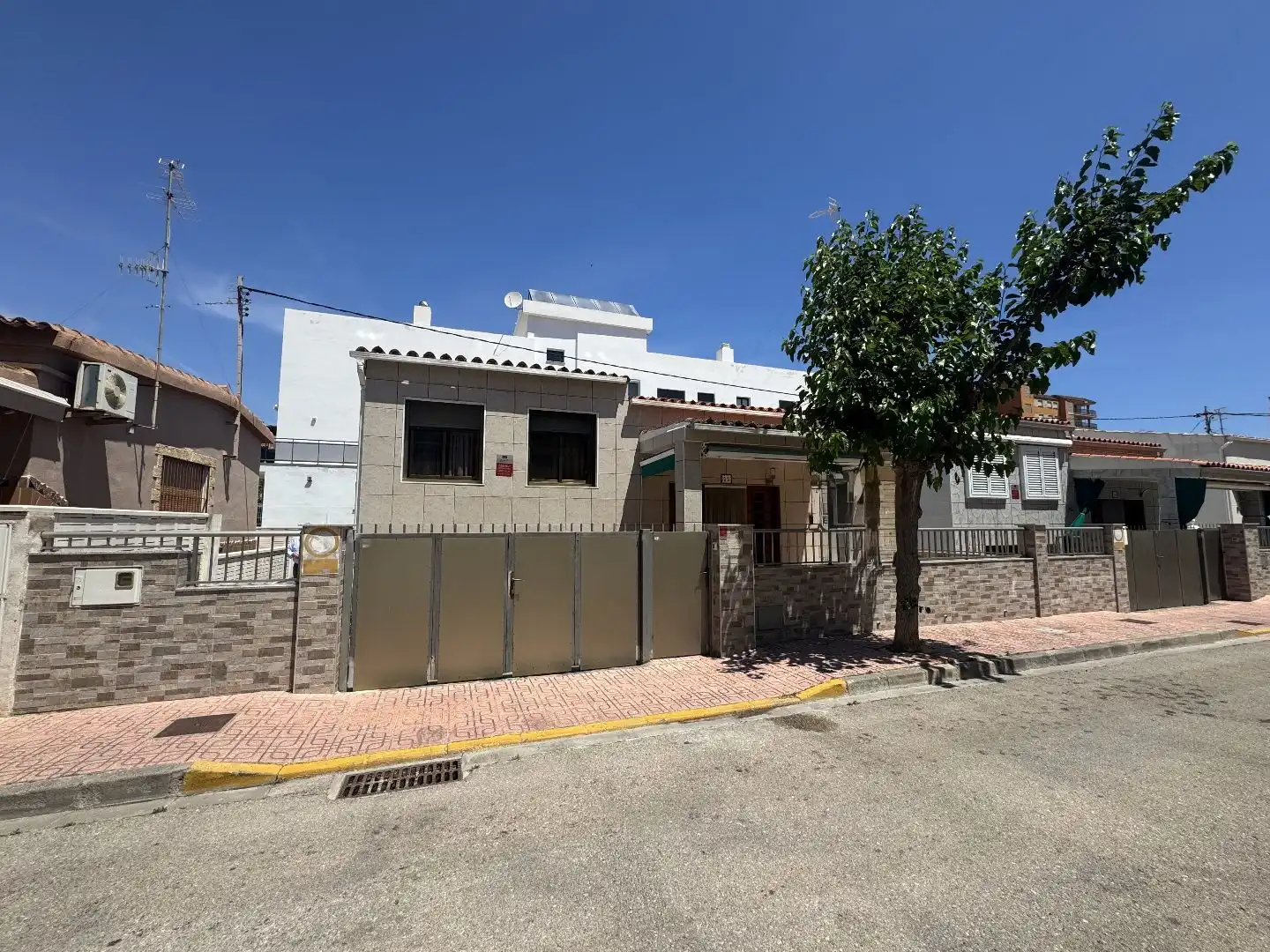 Casa o chalet en venta en Carrer de Màlaga, 22, Oropesa del Mar / Orpesa Vista exterior de Casa o chalet en venta en Oropesa del Mar / Orpesa con Terraza y Balcón