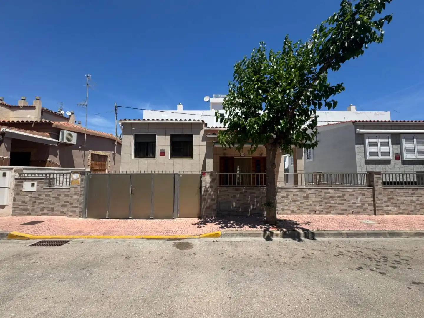 Houses for sale in Carrer de Màlaga, 22, Playa Morro de Gos Exterior view of Houses for sale in Oropesa del Mar / Orpesa with Heating, Terrace and Storage room