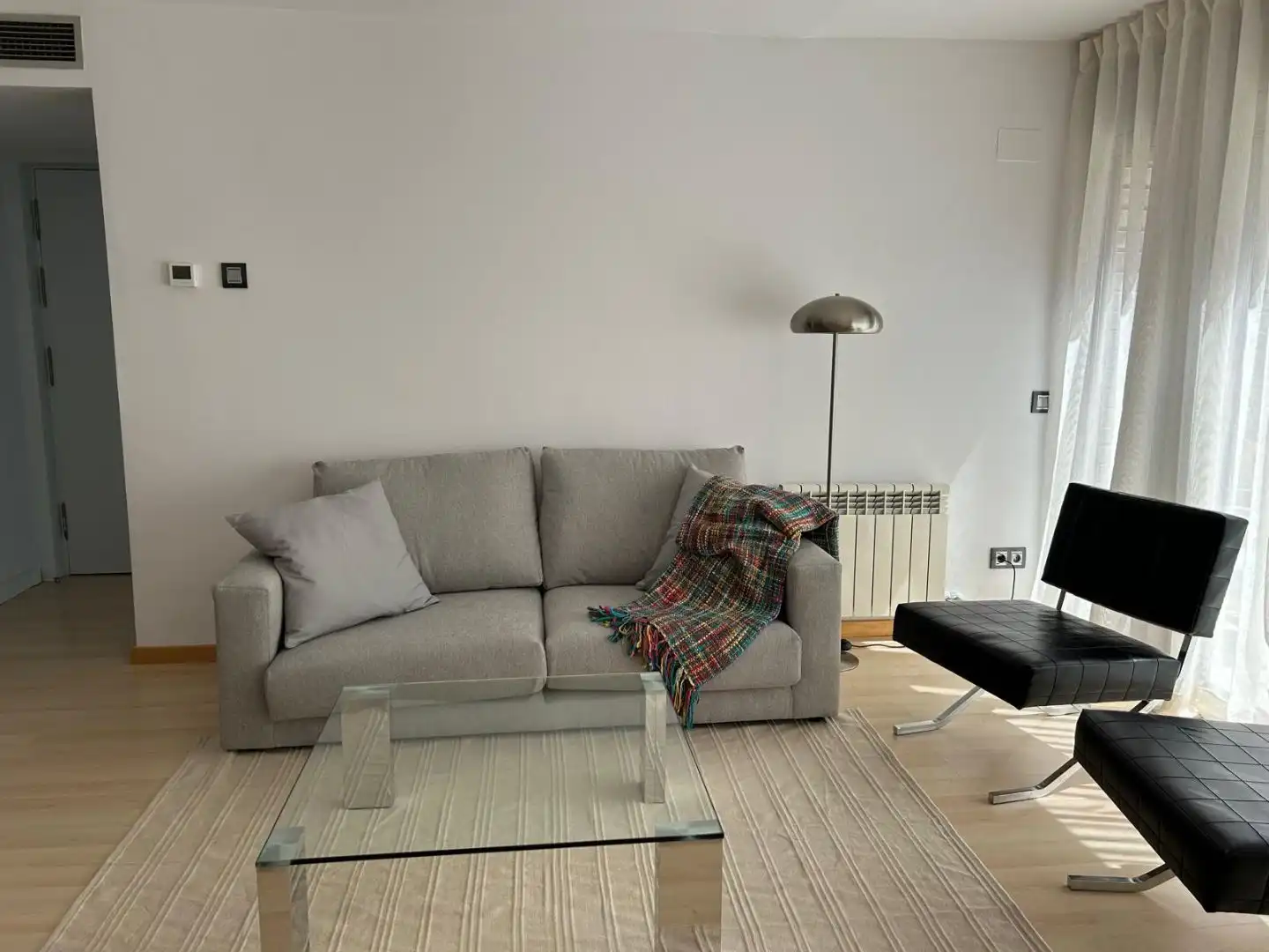 Piso de alquiler en Sota el Cami Ral Sala de estar de Piso de alquiler en Granollers con Terraza y Piscina