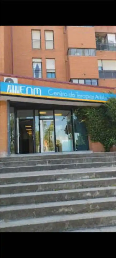 Local de lloguer a Vinateros Vista exterior de Local de lloguer en Madrid amb Aire condicionat