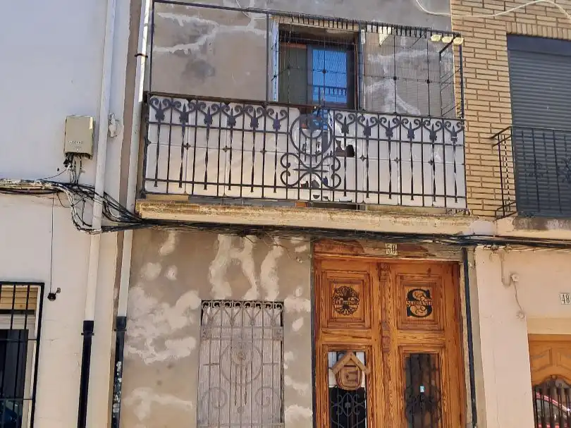 Casa adosada en venta en Carrer la Barra, 50, Turís Vista exterior de Casa adosada en venta en Turís con Terraza, Trastero y Amueblado