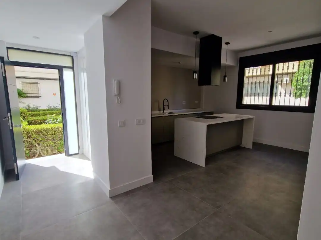 Kitchen of Flat for sale in  Sevilla Capital  with Air Conditioner
