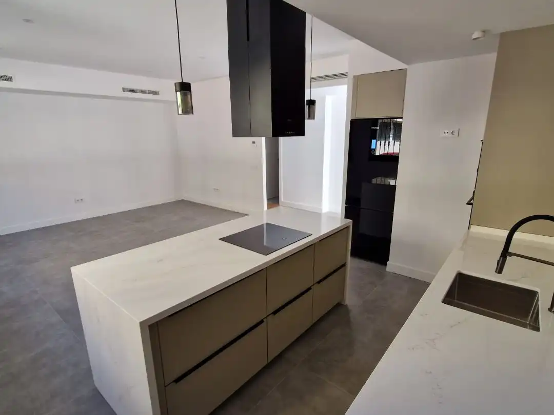 Kitchen of Flat for sale in  Sevilla Capital  with Air Conditioner