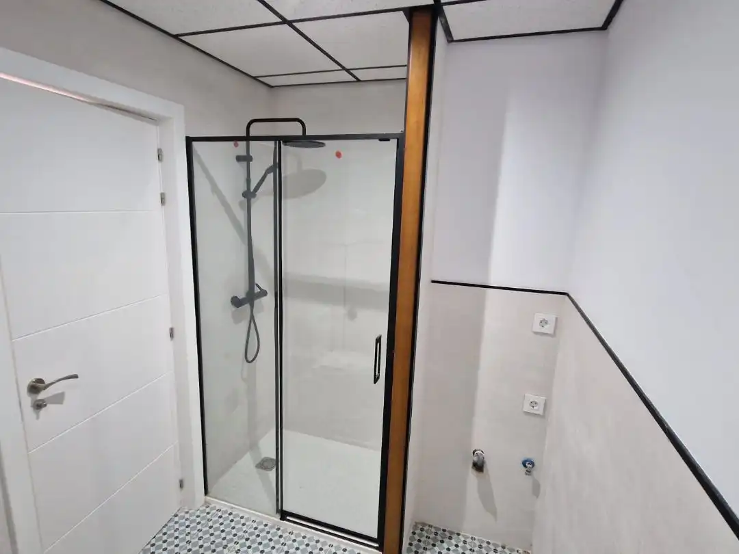 Bathroom of Flat for sale in  Sevilla Capital  with Air Conditioner