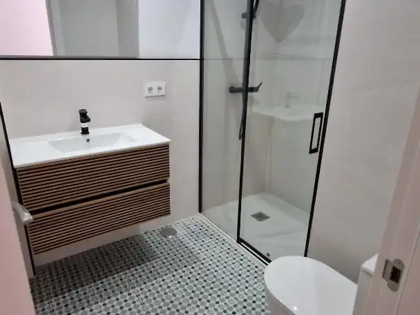 Bathroom of Flat for sale in  Sevilla Capital  with Air Conditioner