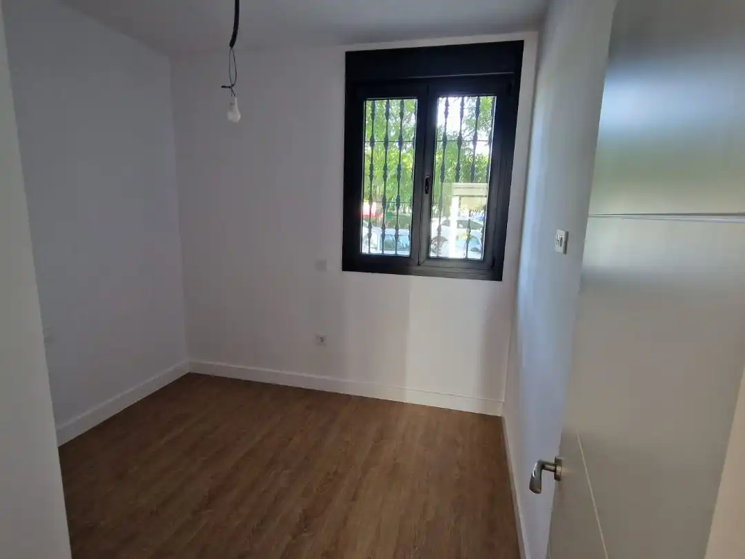 Bedroom of Flat for sale in  Sevilla Capital  with Air Conditioner