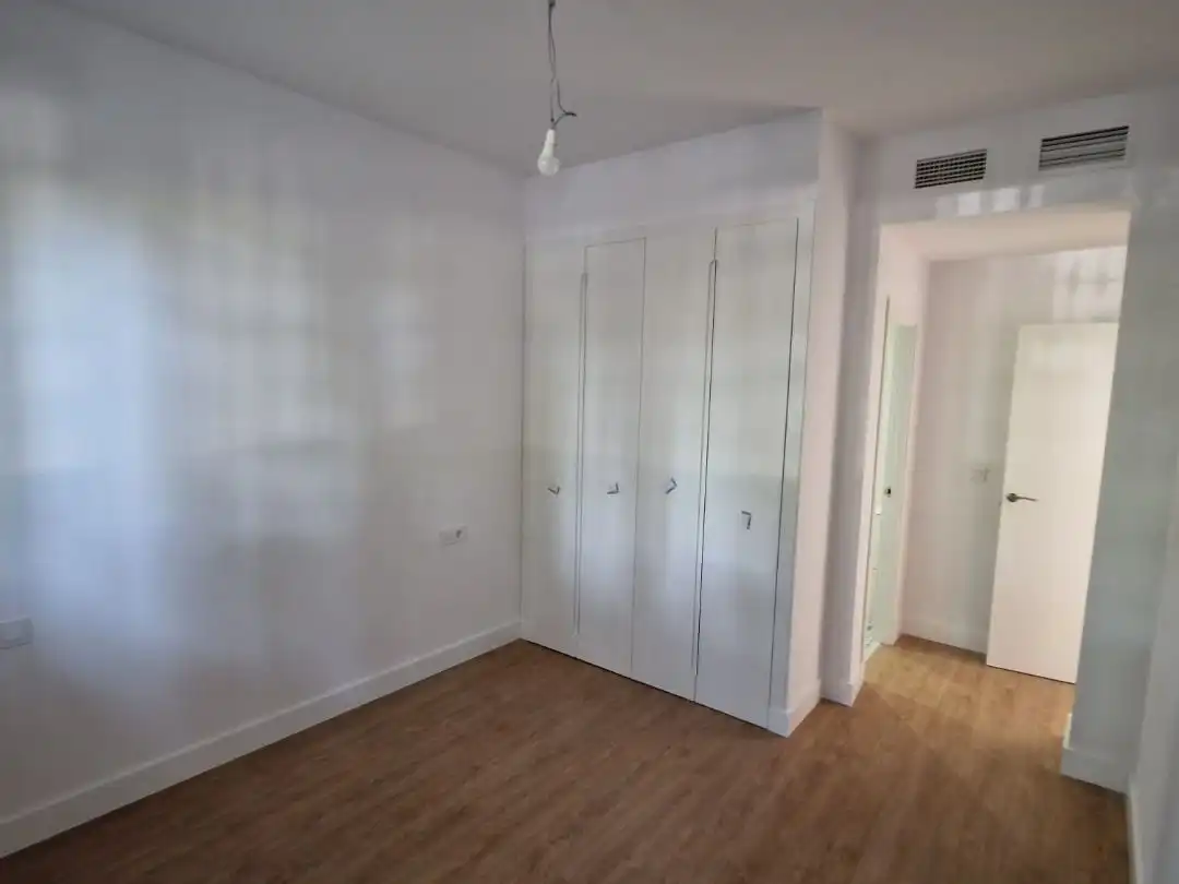 Bedroom of Flat for sale in  Sevilla Capital  with Air Conditioner