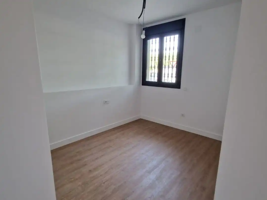 Bedroom of Flat for sale in  Sevilla Capital  with Air Conditioner