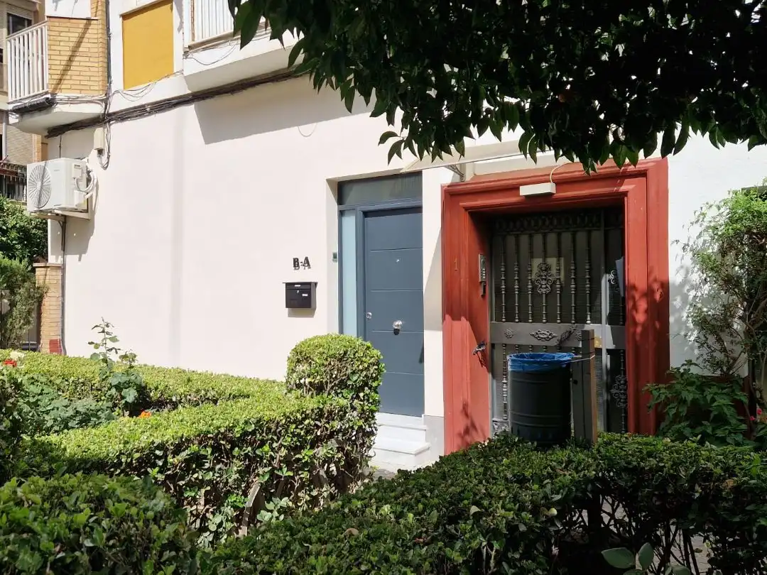 Exterior view of Flat for sale in  Sevilla Capital  with Air Conditioner