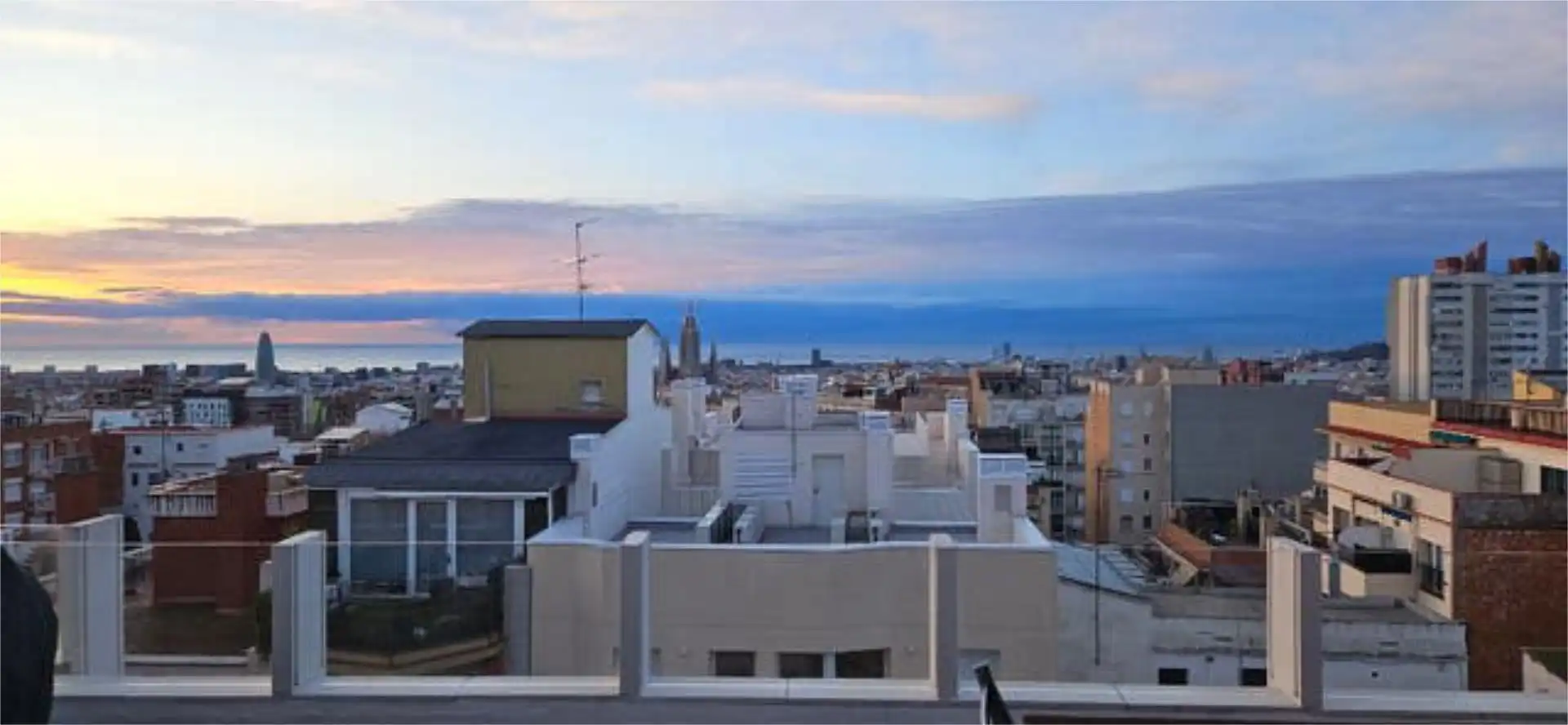 Ático en venta en La Salut Vista exterior de Ático en venta en Barcelona con Calefacción y Terraza