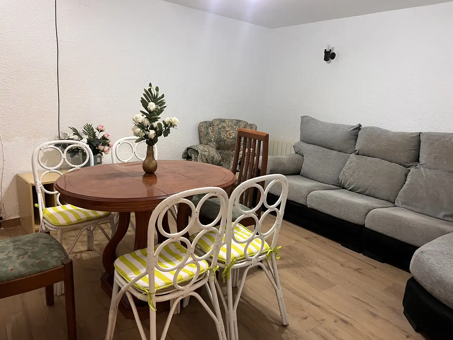 Wohnzimmer von Einfamilien-Reihenhaus zur Miete in Calatorao mit Heizung, Parkett und Möbliert